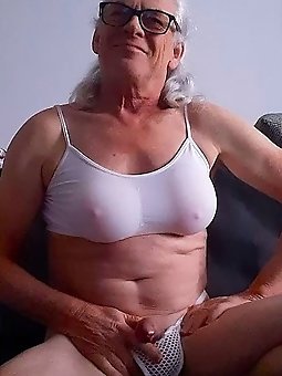 Transsexual prostitute Carlezinha Puta exposed her holes and got fucked hard